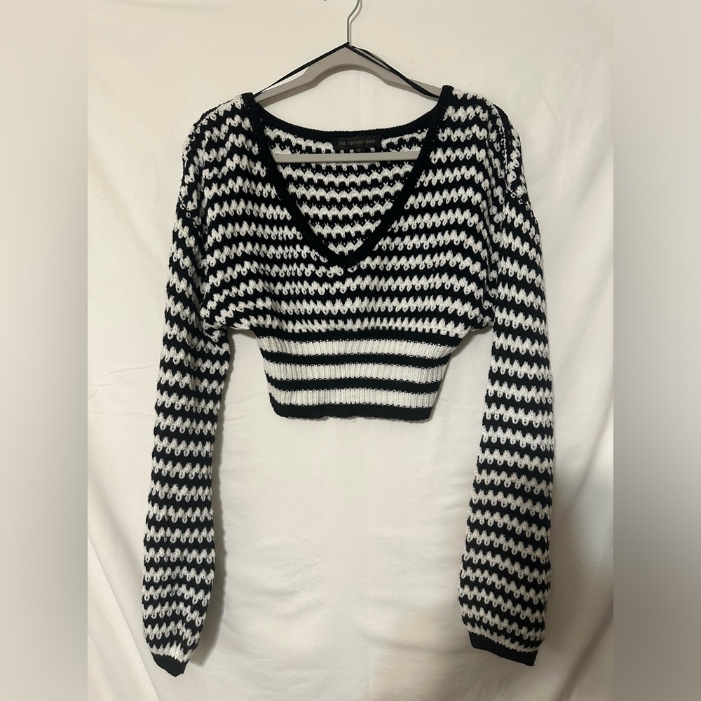 Medium Cropped Black And White Patterned Sweater. - image 1